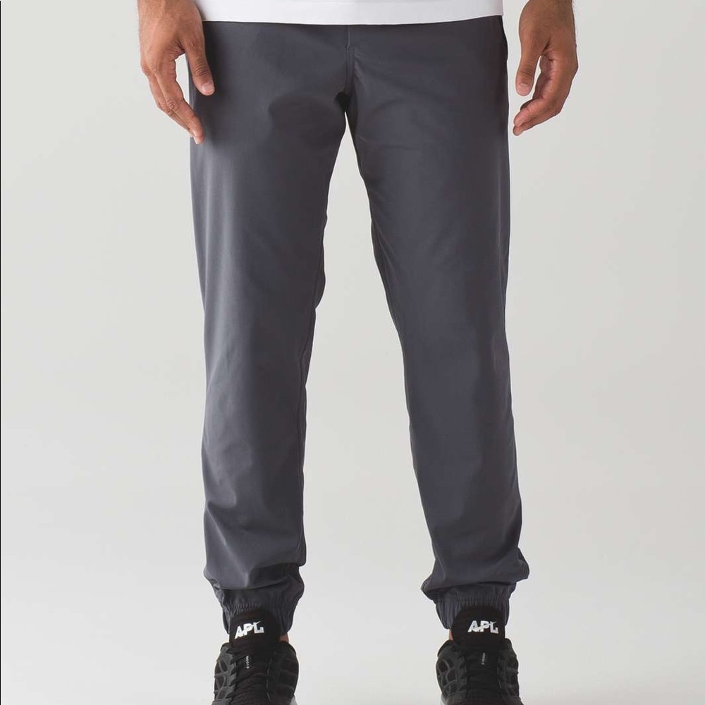 lululemon Warp City Jogger, size small - Picture 5 of 7